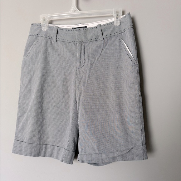Banana Republic Pin Stripe Bermuda Shorts size 4 EUC like new condition - Picture 1 of 3